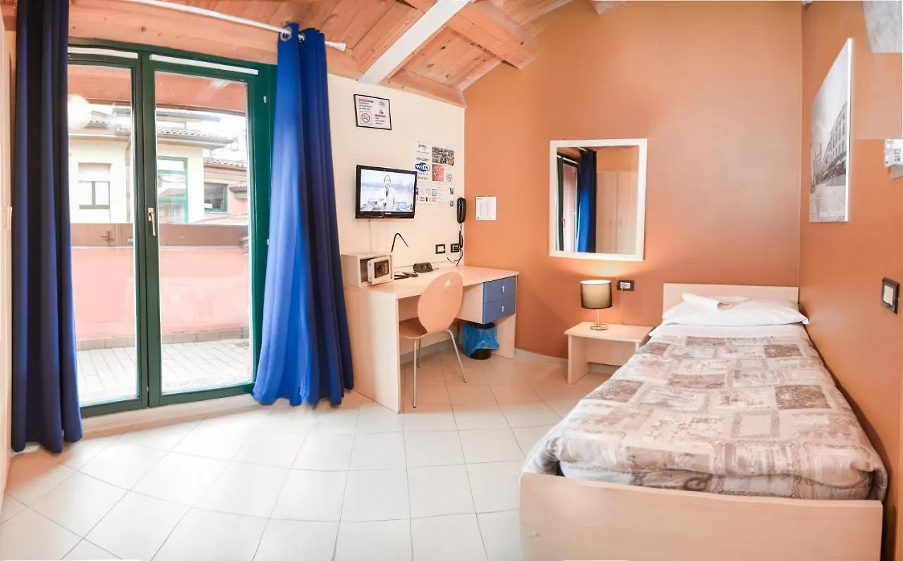 Central Hostel Bg Μπέργκαμο